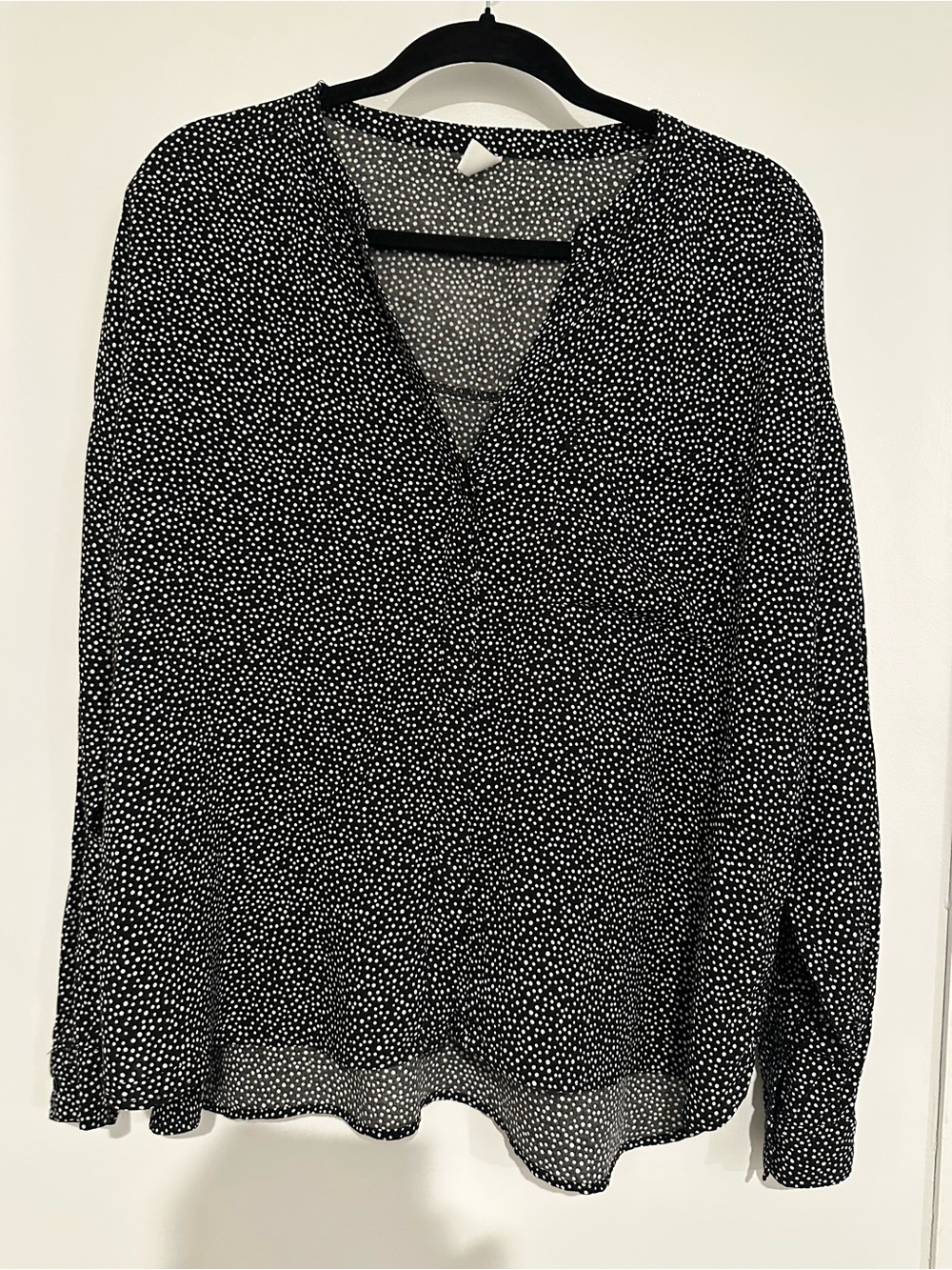 Old Navy Black & White Small Polka Dot V-Neck Blouse - Women XL